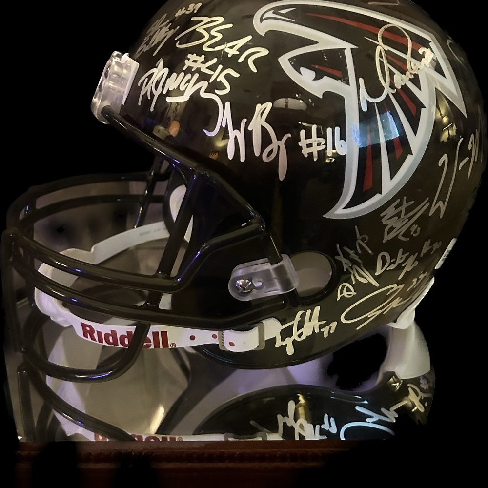 Signed  Showman Authentic Hologram #2371 Autographed by: 2010 Atlanta Falcons